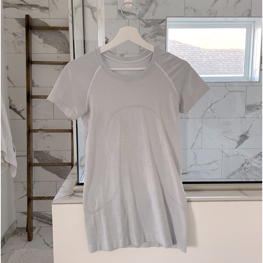 LULULEMON Swiftly Tech T Shirt Size 6 White/Gray